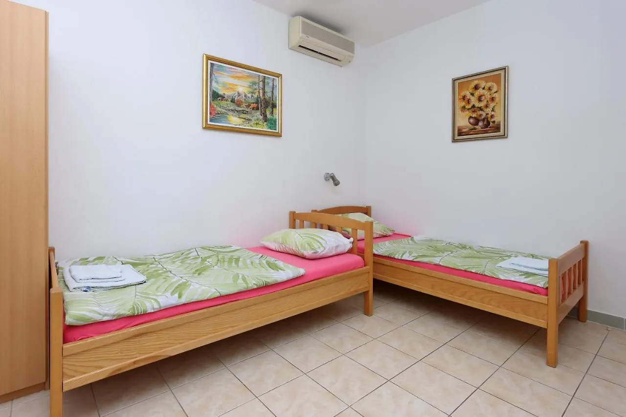 Twin Room Selce 2362A
